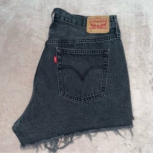 Levis 501 high rise short size 33